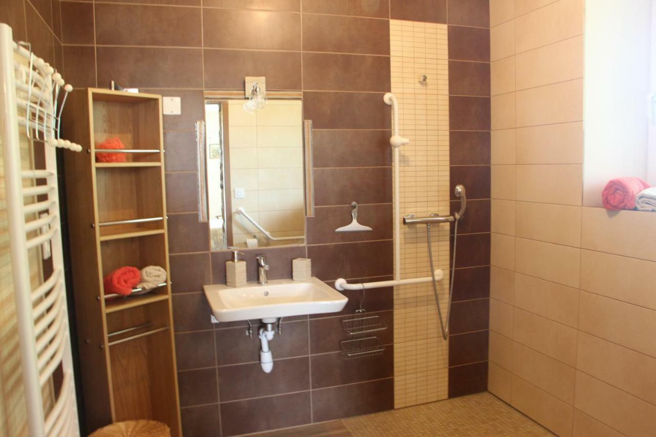 Chambres Aux Bonnes Herbes Bais  Екстер'єр фото